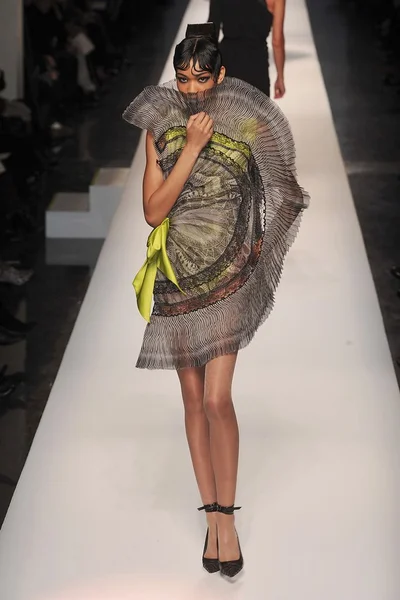 Look 18